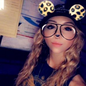 Meet your Posher, Corrin